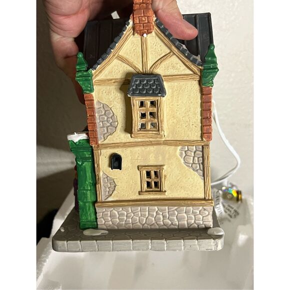 Lemax,  Caddington Post office lighted village house - Picture 9 of 10